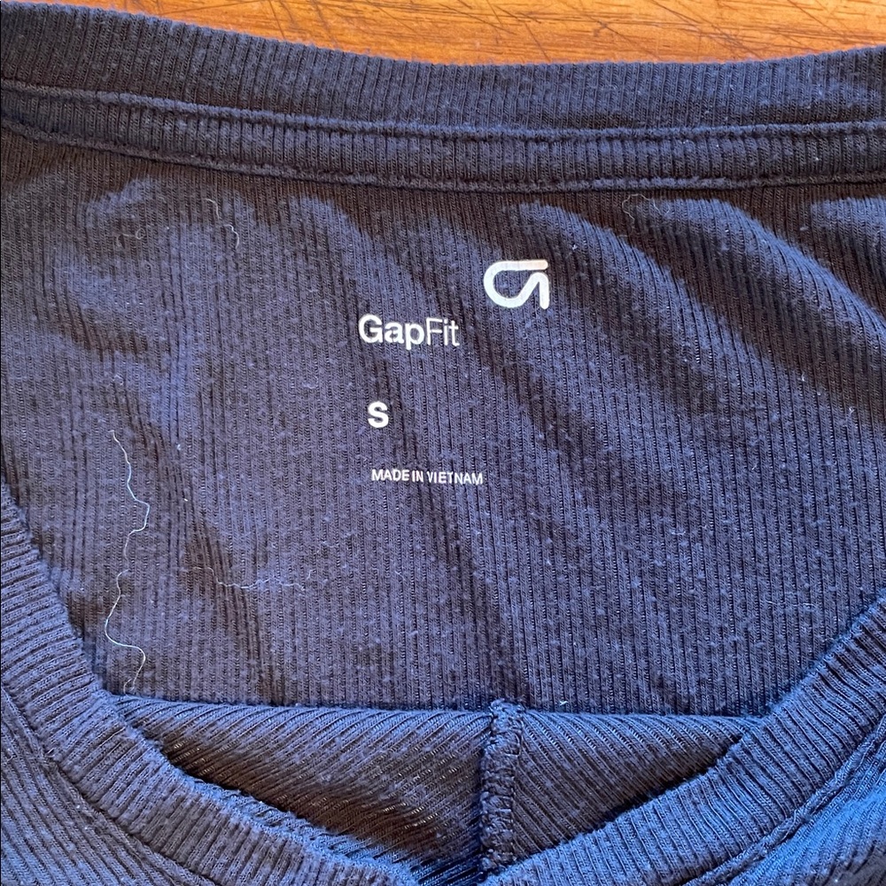GAPFit | black Ribbed Tee | size small - Picture 3 of 5